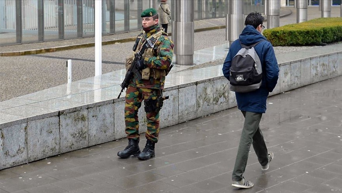 Belçika sokaklarındaki askerler çekiliyor