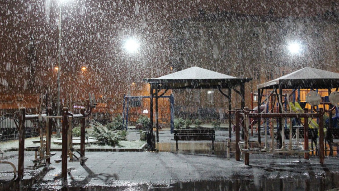 Karaman'a Mart Ayında Lapa Lapa Kar Yağdı