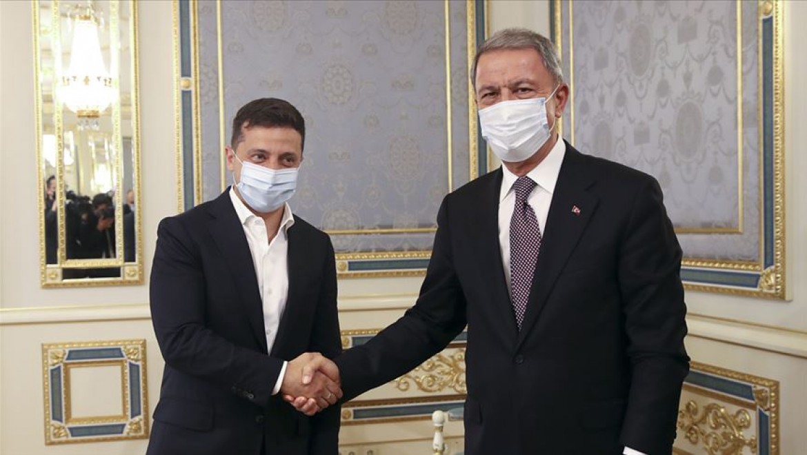 Hulusi Akar Ukrayna Devlet Başkanı ile görüştü