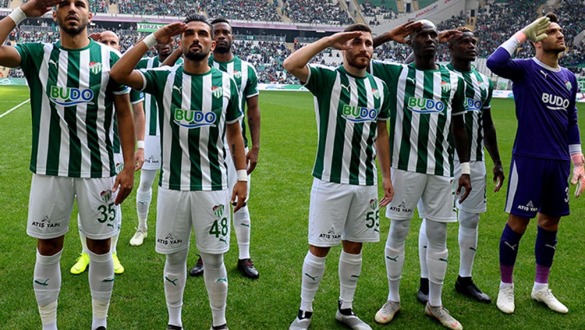 Bursasporlu Futbolculardan Şehit Eşine Asker Selamı