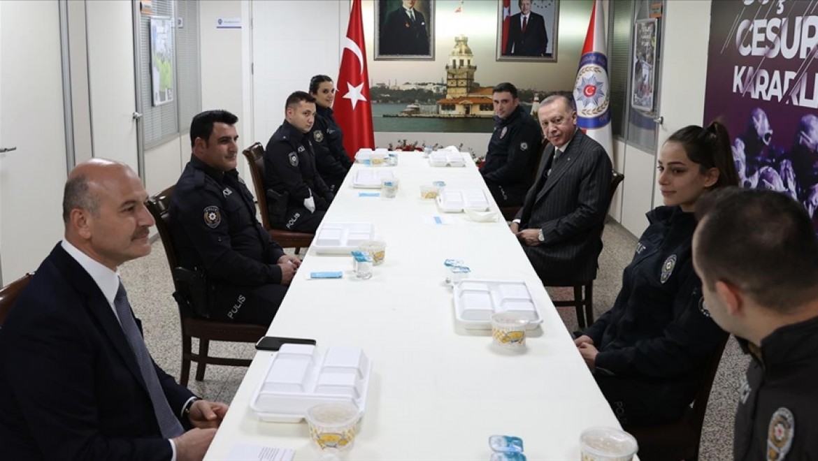 Cumhurbaşkanı Erdoğan, Çengelköy Polis Merkezi'nde iftar yaptı