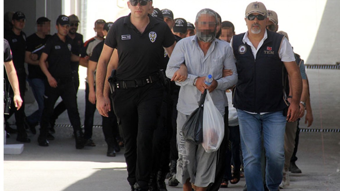 Haraç toplayan 12 DEAŞ'lı tutuklandı