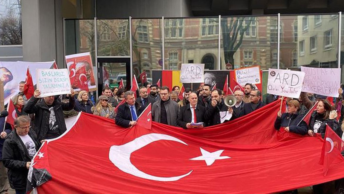 Almanya'da Atatürk'e yönelik çirkin yayına protesto