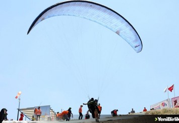 Kayseri'de Yamaç Paraşütü Ali Dağı Mesafe Şampiyonası sürüyor