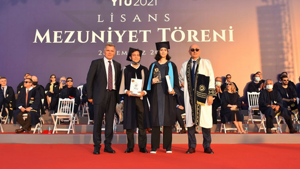 Murat Erkan, Yıldız Teknik Üniversitesi'nde 3 bin yeni mezuna seslendi: 'Vakit kaybetmeden harekete geçin'