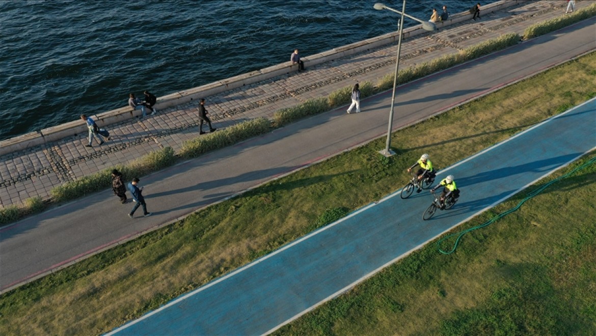 İzmir'in 'Beyaz Kırlangıçları' bisiklet yollarının güvenliği için pedala bastı