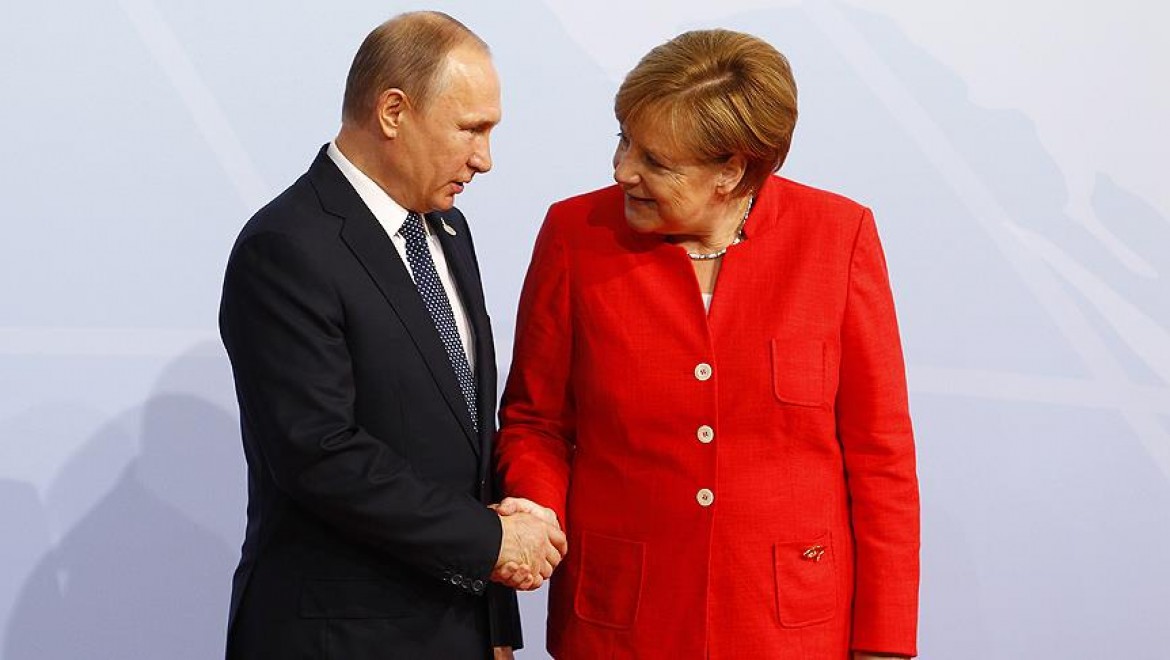 Putin İle Merkel Suriye'yi Görüştü
