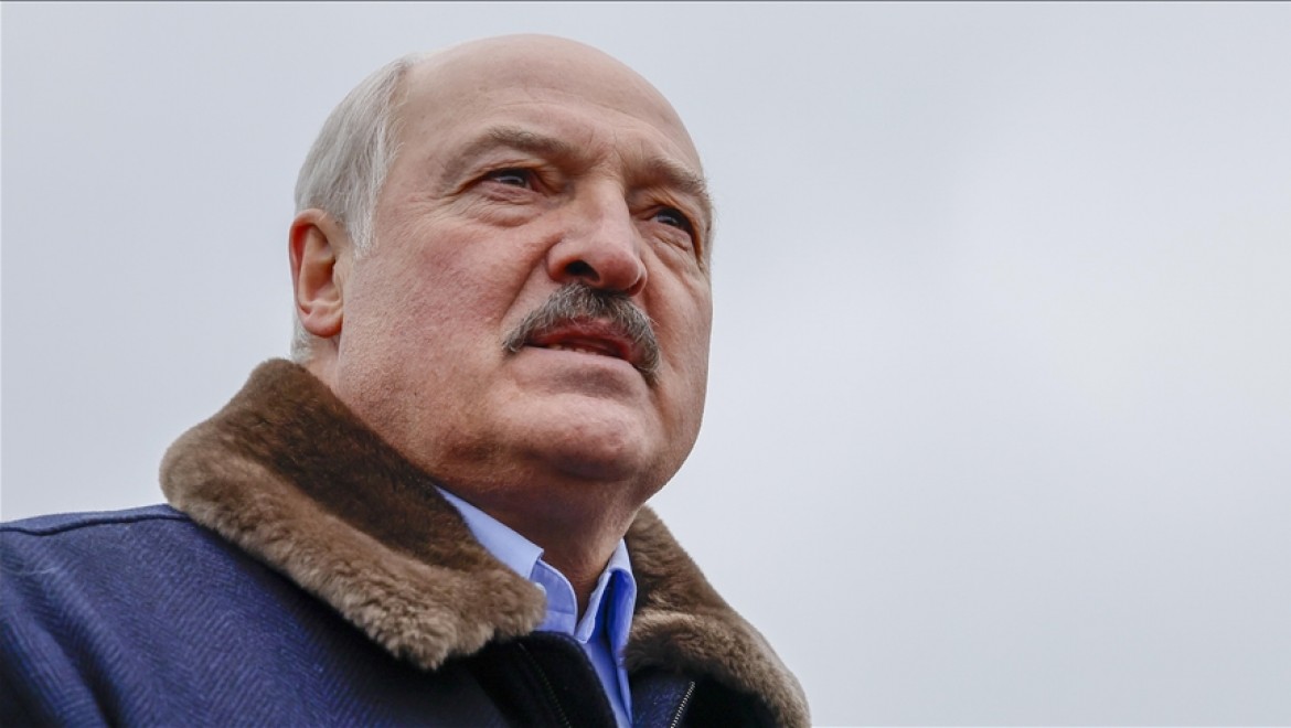 Lukaşenko, Belarus'un batı sınırlarına 30 binden fazla asker konuşlandığını bildirdi