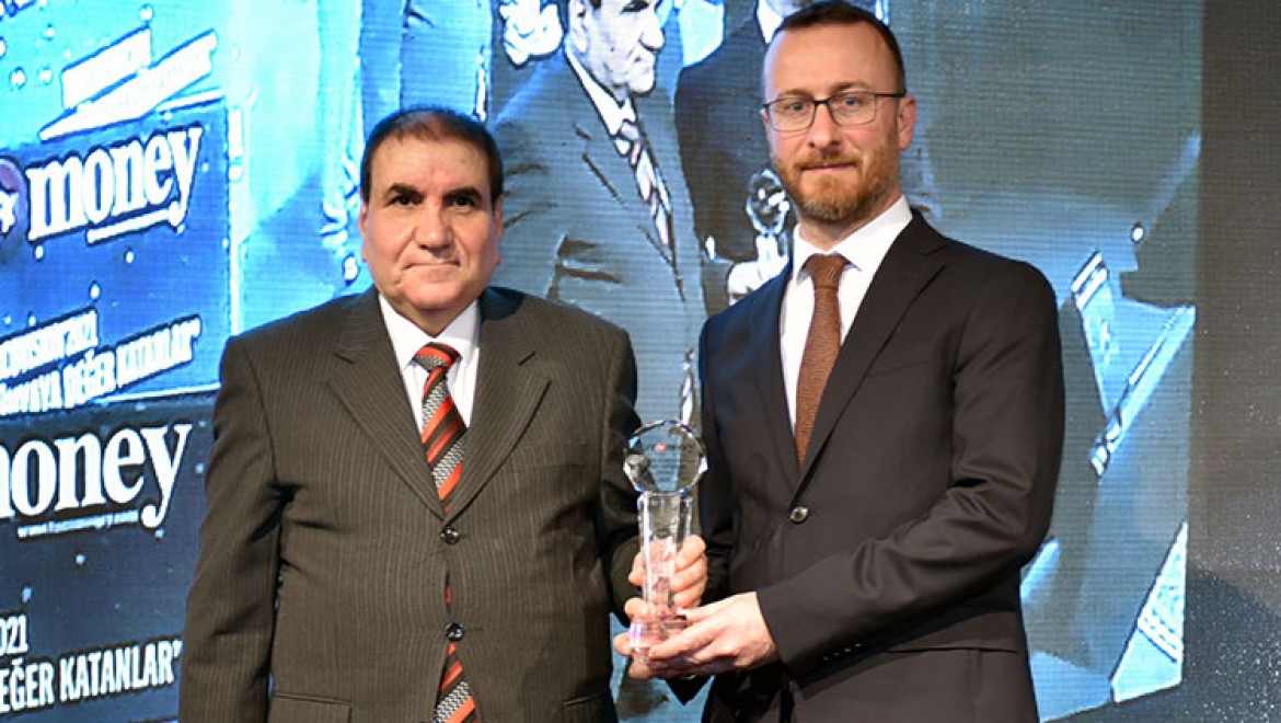 "Yılın Katılım Bankası" ödülü Emlak Katılım'a