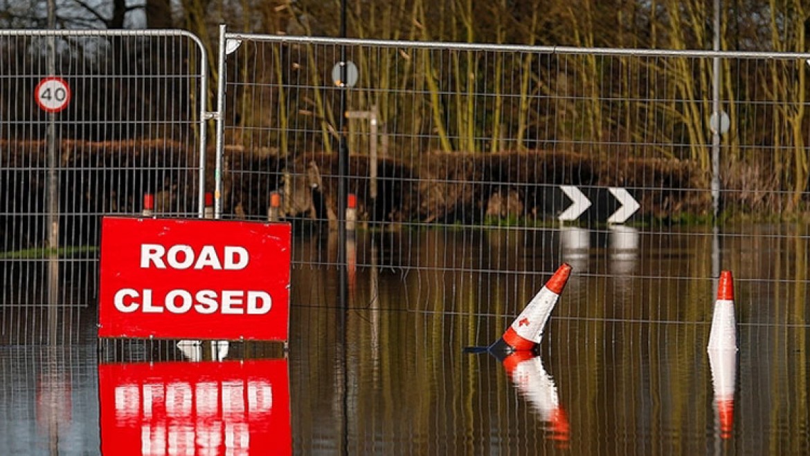 İngiltere'de vatandaşlar sele karşı uyarıldı