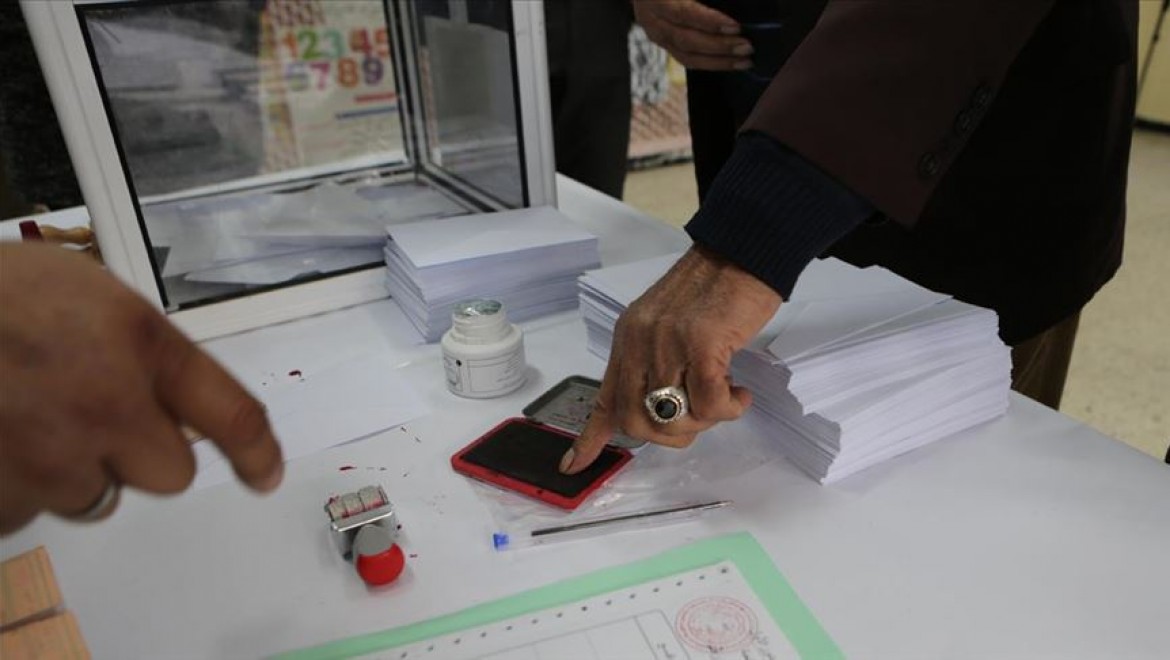 Cezayir'de cumhurbaşkanlığı seçimi oy verme işlemi tamamlandı