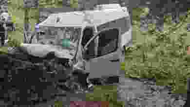 Erzincan'da minibüs şarampole devrildi: 4 ölü
