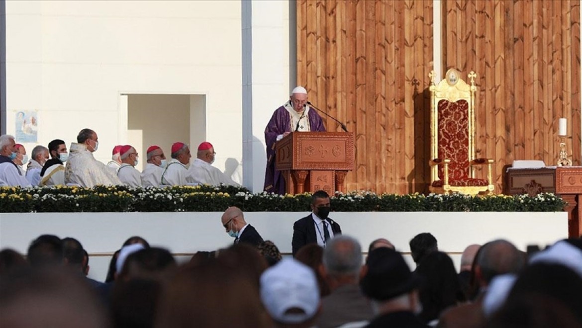 Papa Erbil'deki Franso Hariri Stadyumu'nda ayine katıldı