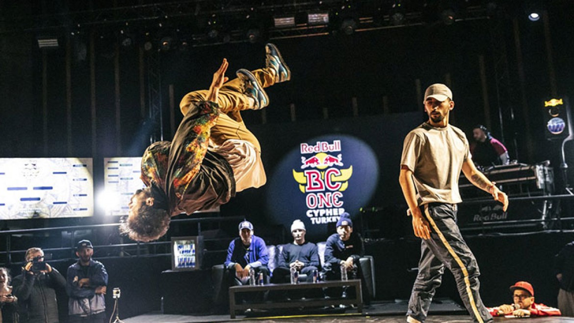 Breaking dünyasını fetheden The Flying Steps'in dans serüveni Red Bull TV'de