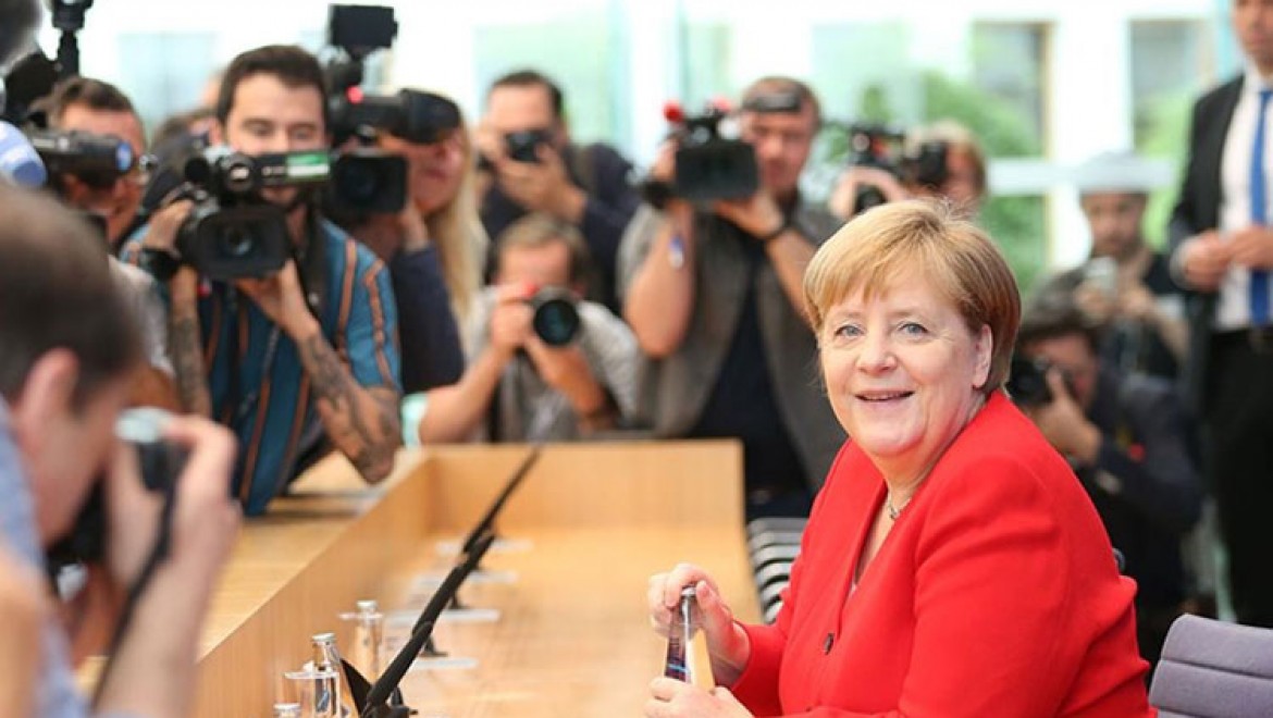 Almanya Başbakanı Merkel'in partisi CDU yeni liderini belirleyecek