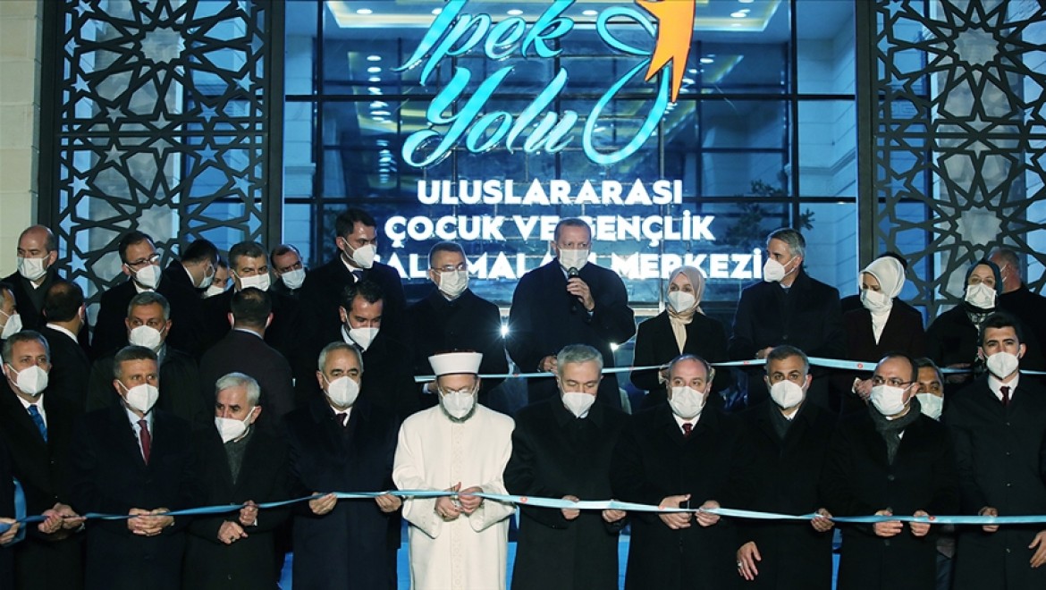 Cumhurbaşkanı Erdoğan, İpek Yolu Uluslararası Çocuk ve Gençlik Çalışmaları Merkezi'nin açılışını yaptı