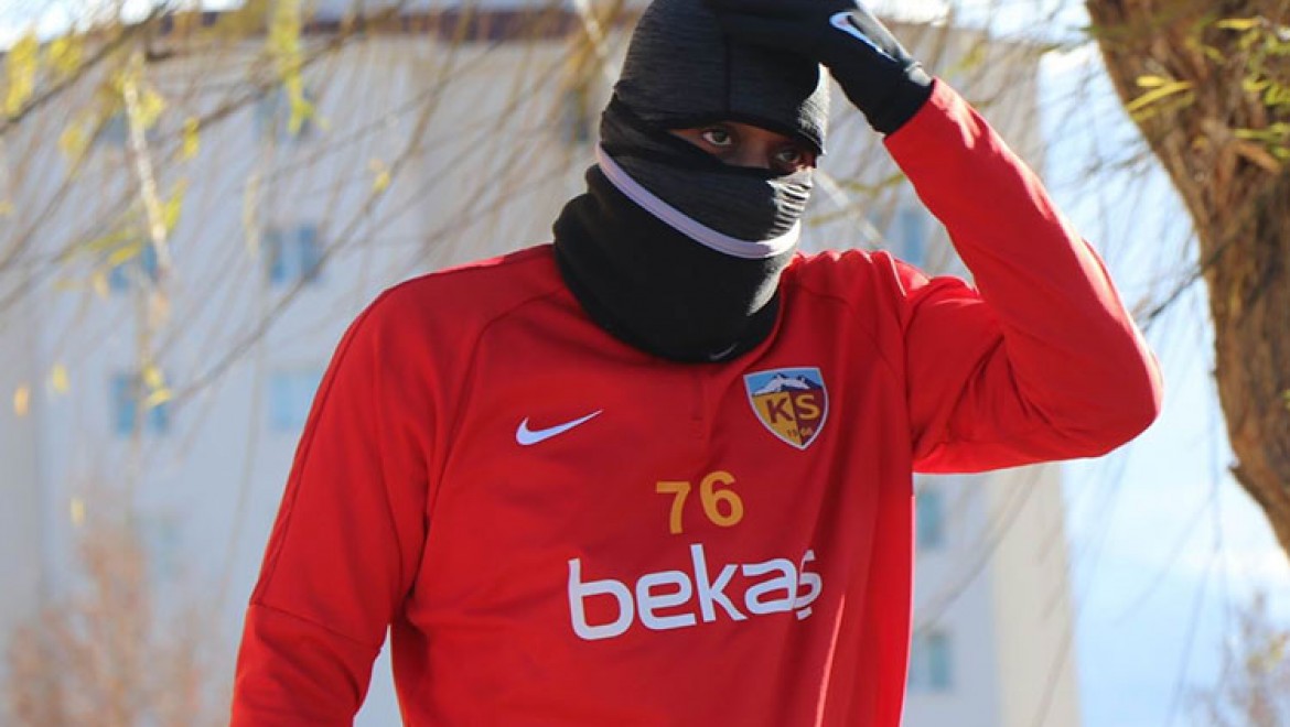 Kayserispor'da Soğuk Hava Oyuncuları Etkiledi