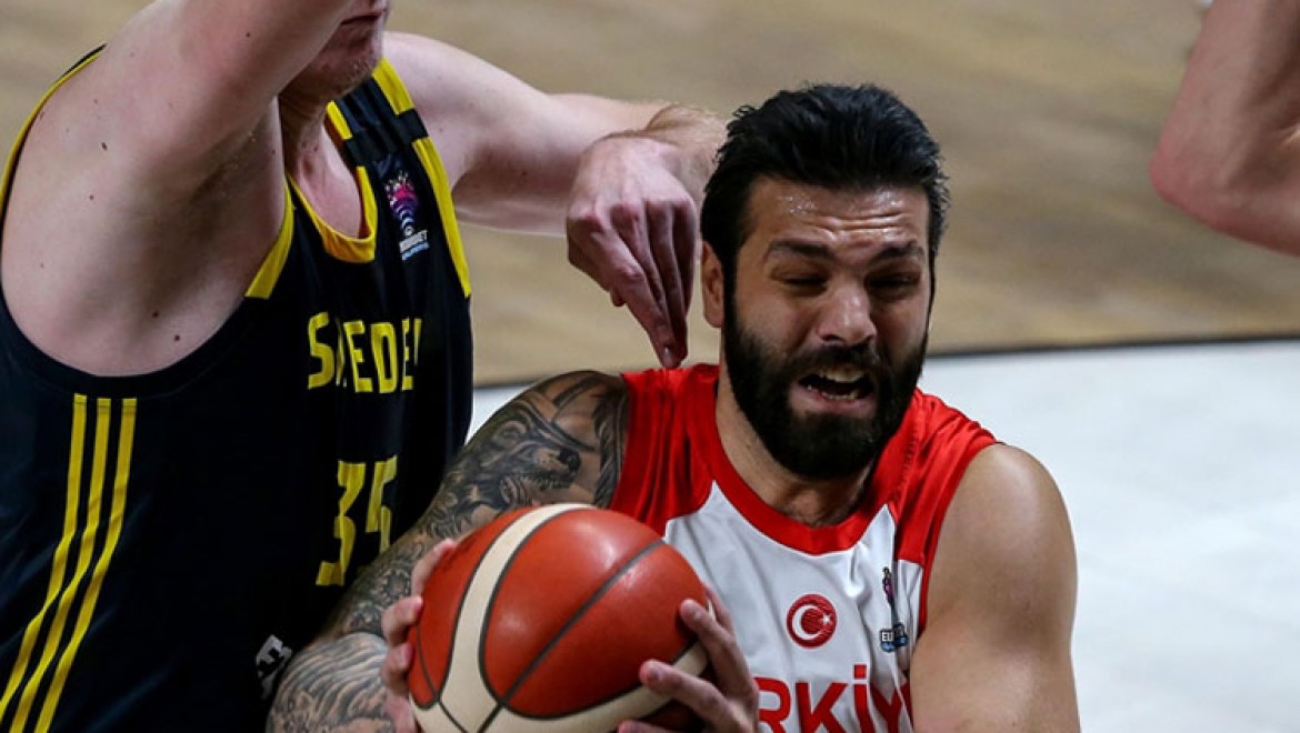 A Milli Basketbol Takımı, Avrupa Şampiyonası'na gitme şansını sürdürdü