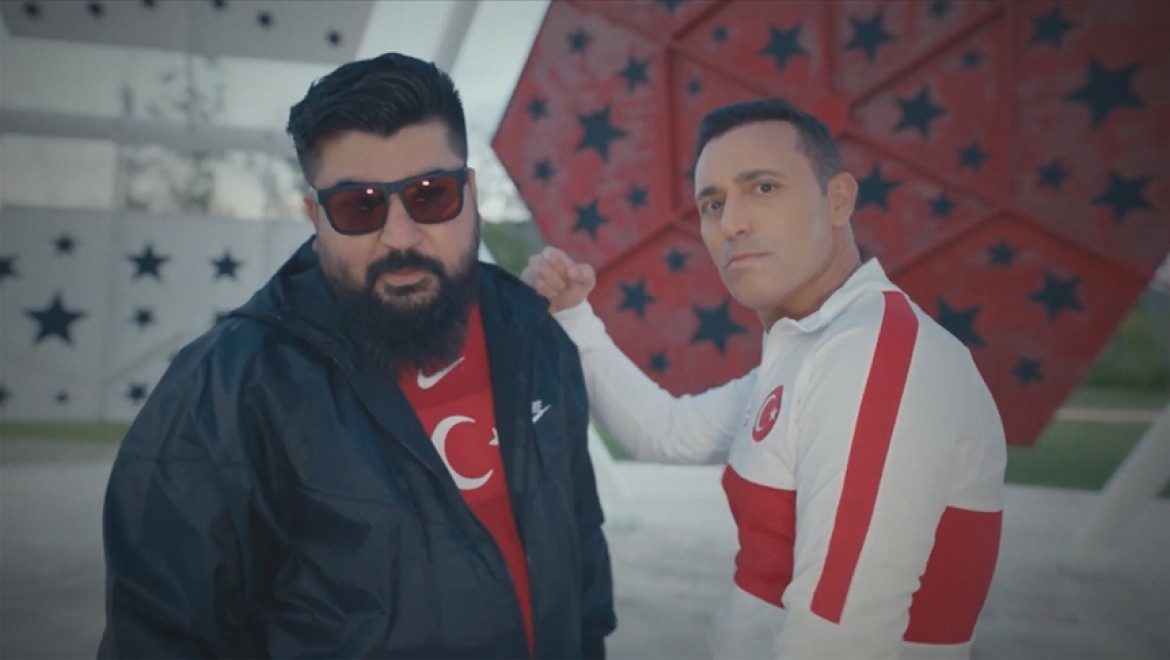 A Milli Futbol Takımı'nın EURO 2020 şarkısı Mustafa Sandal'dan