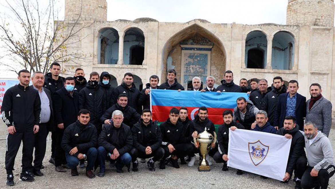 Karabağ futbol takımı Ermenistan'ın işgalinden kurtarılan şehre 27 yıl sonra ayak bastı