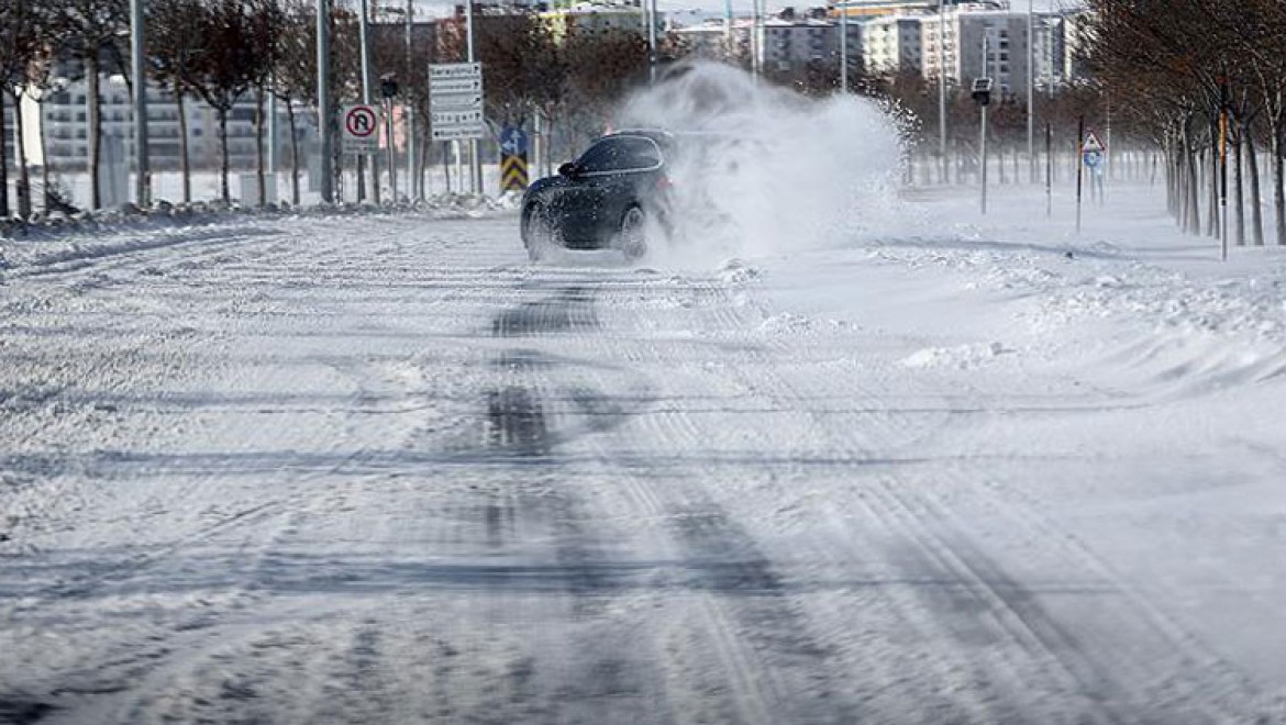 'Karlı Ve buzlu' Yolları Kullanan Sürücülere Uyarılar