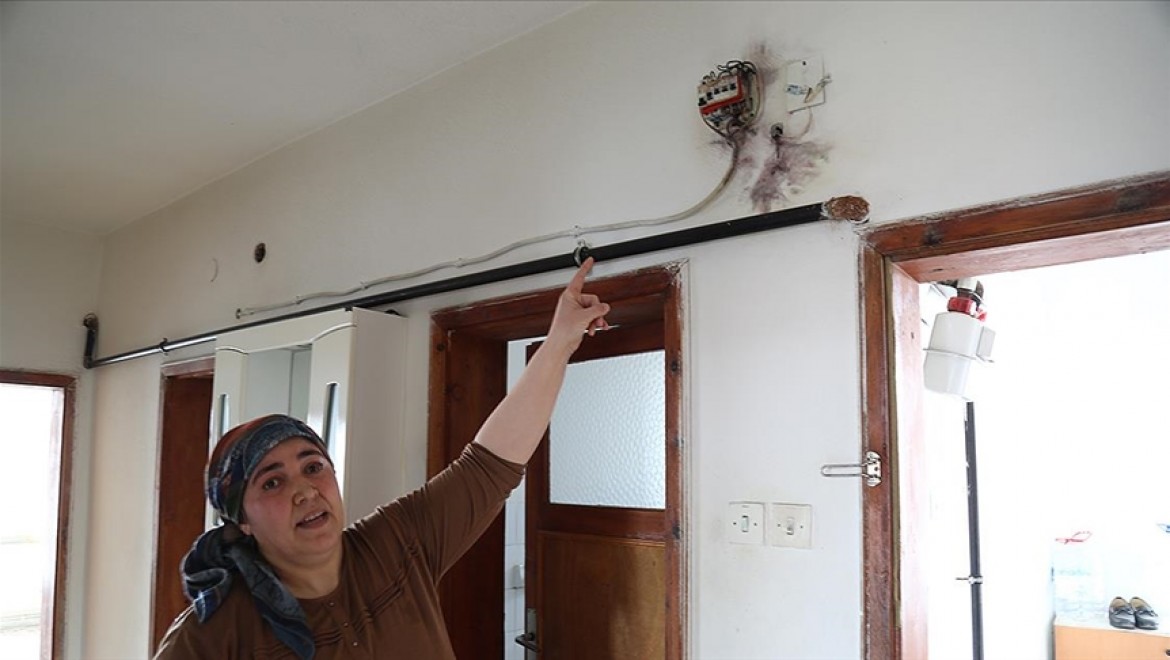 Ankara'da 5 katlı apartmanın çatısına isabet eden yıldırım hasara neden oldu