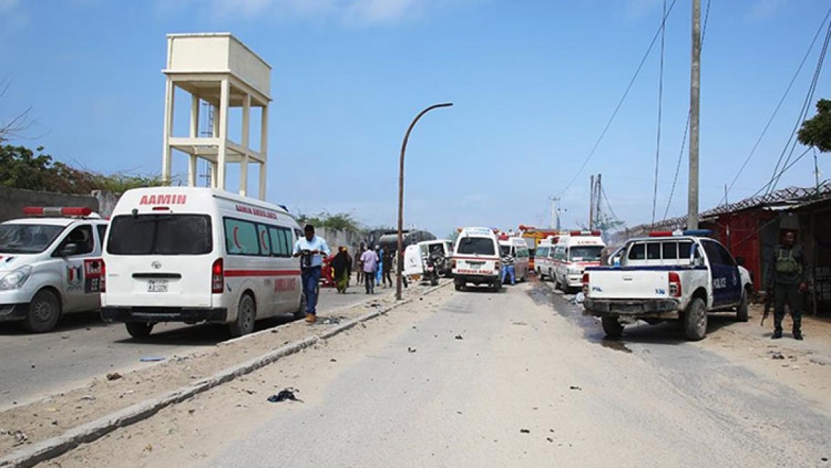 Mogadişu'da bomba yüklü araçla düzenlenen saldırıda 7 kişi öldü