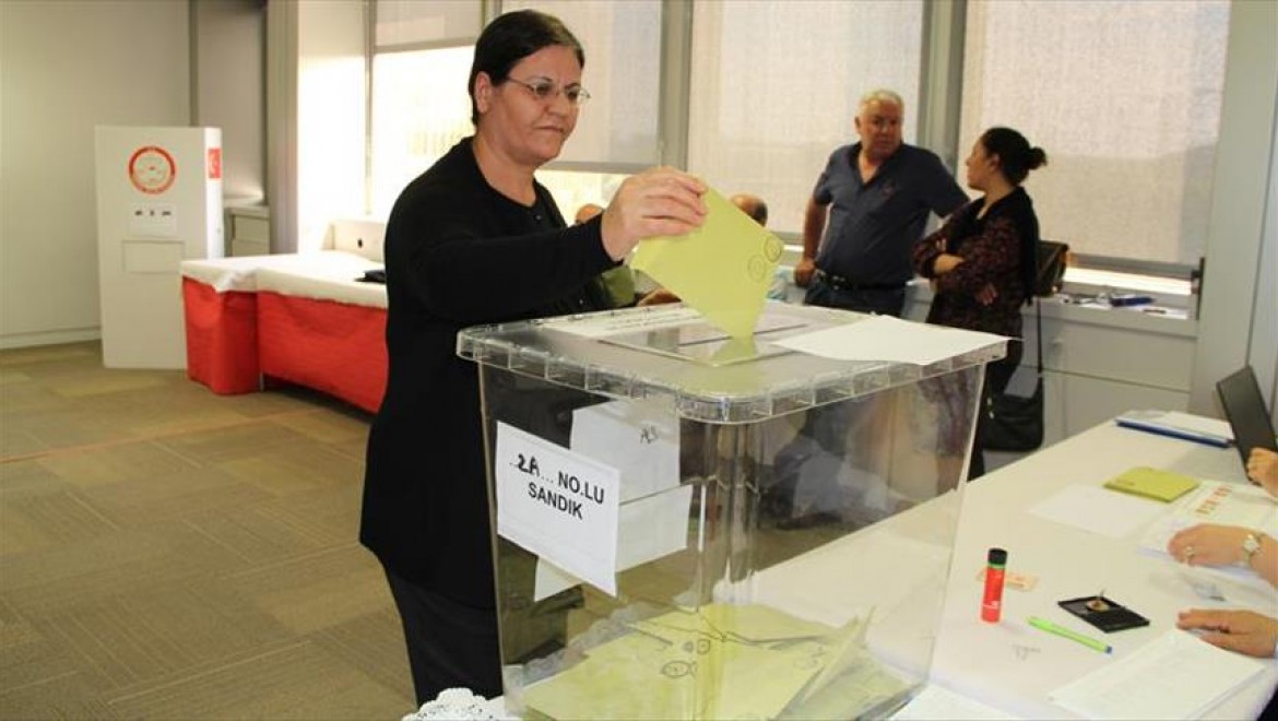 İsviçre'deki Türkler Oy Kullanmaya Başladı
