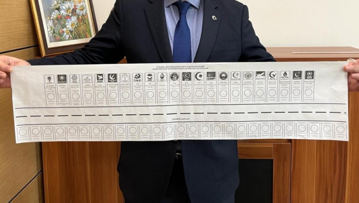 En uzun oy pusulası 1 metre ile İstanbul'da