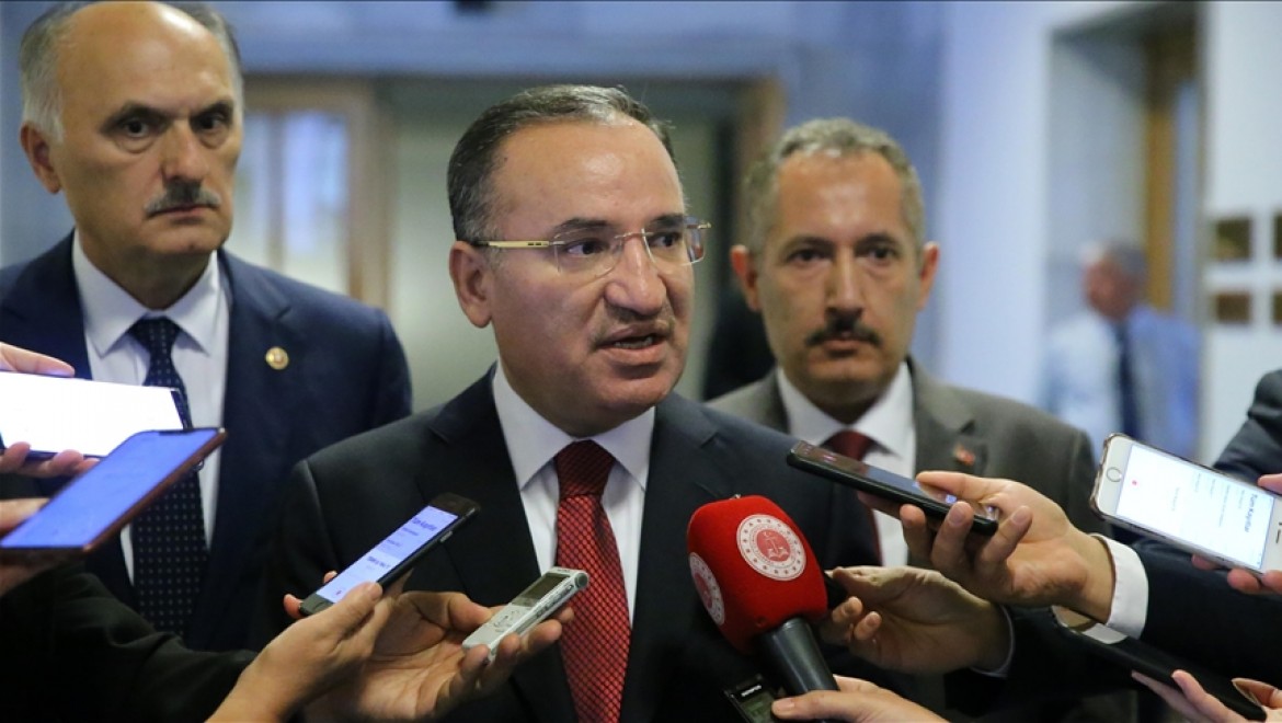Adalet Bakanı Bozdağ: Başörtüsüne anayasal güvence konusundaki çalışmalar pazartesi gününe kadar netleşecek