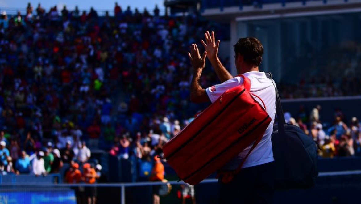 Federer veda etti; Djokovic çeyrek finale yükseldi