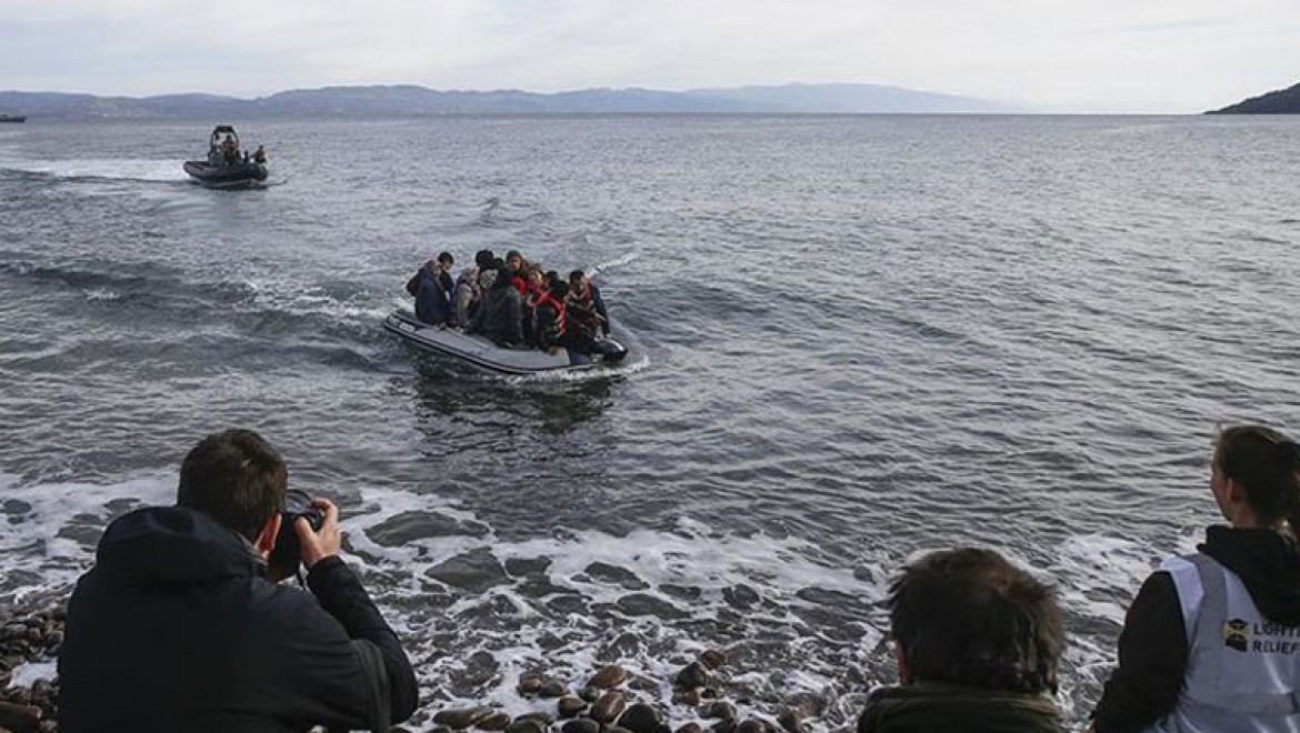 Düzensiz göçmenler Midilli'ye geliyor