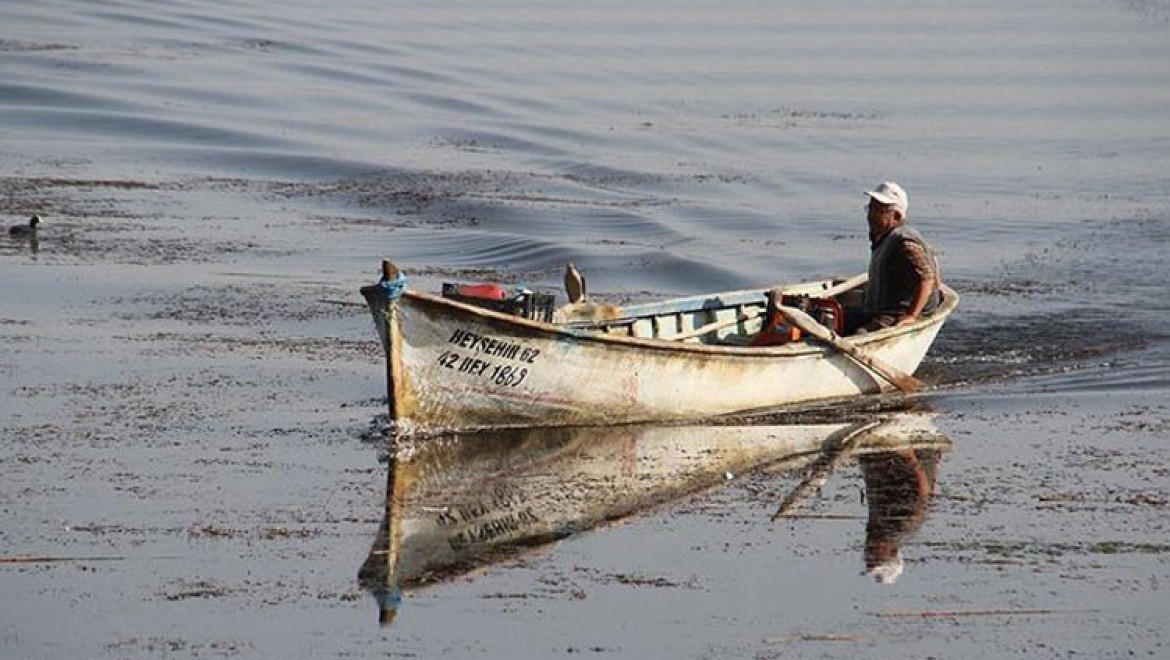 Beyşehir Gölü'nde av yasağının sona ermesiyle ağlar göl sularıyla buluştu