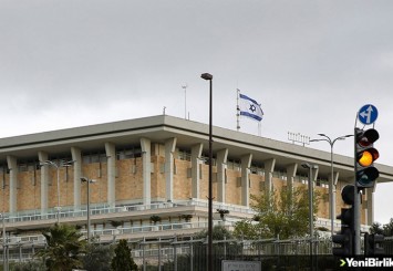 İsrail'de başbakanın görevden alınmasını zorlaştıran yasa tasarısı kabul edildi