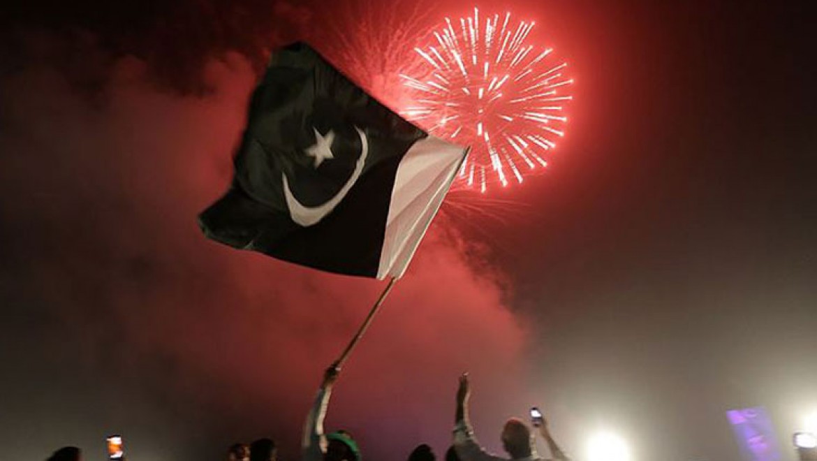 Pakistan'da bağımsızlığın 73. yılı Kovid-19 önlemleri altında kutlanıyor