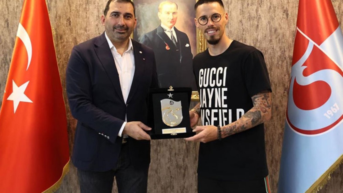 Trabzonspor'dan, futbolu bırakan Marek Hamsik'e teşekkür plaketi
