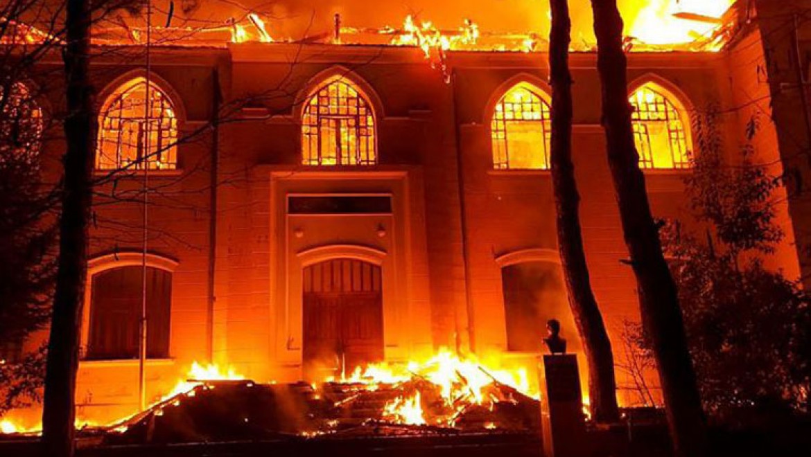 Denizli'de Tarihi Okulda Yangın