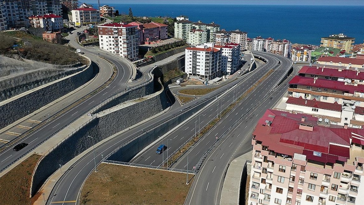 Karadeniz Sahil Yolu'nun Trabzon geçişinde trafiği rahatlatacak projenin yüzde 60'ı tamamlandı