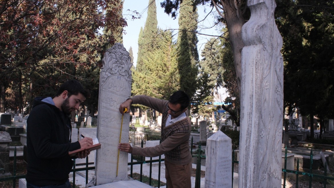 Osmanlı Harfli Yazılar Bulunan 250 Mezar Tespit Edildi