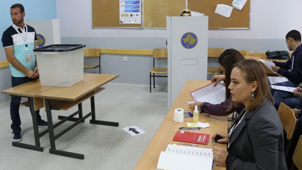 Kosova'da onlarca kişi Sırbistan'dan gelen oy zarflarındaki gazdan etkilendi