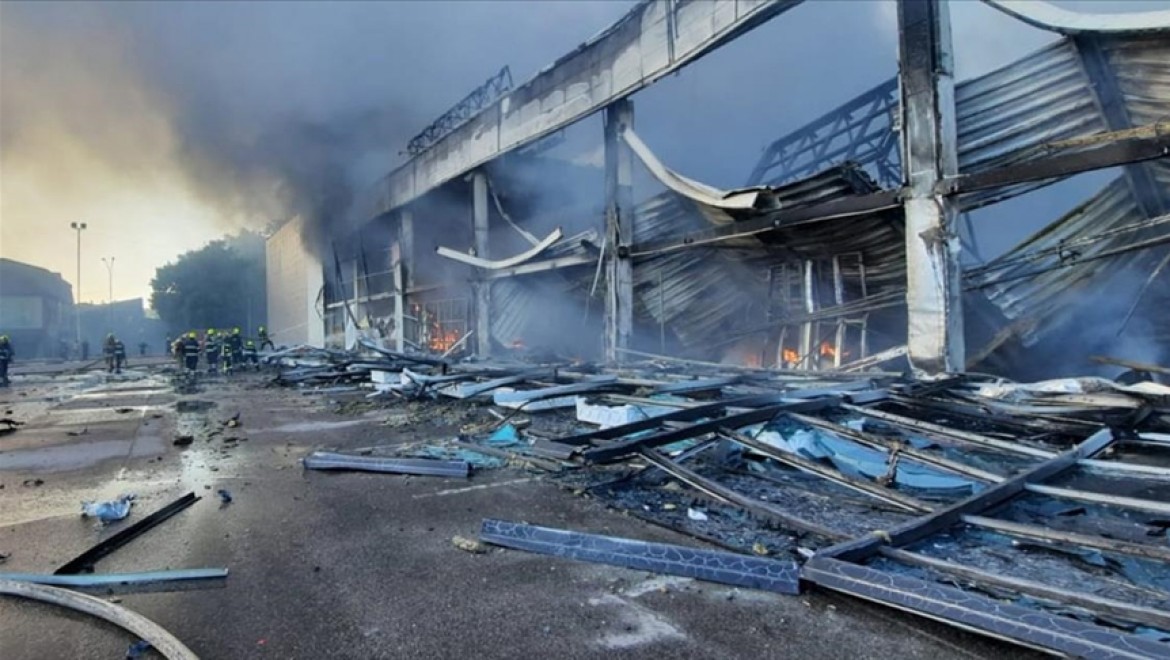 AB, Rusya'nın Ukrayna'da alışveriş merkezine yönelik saldırısını kınadı