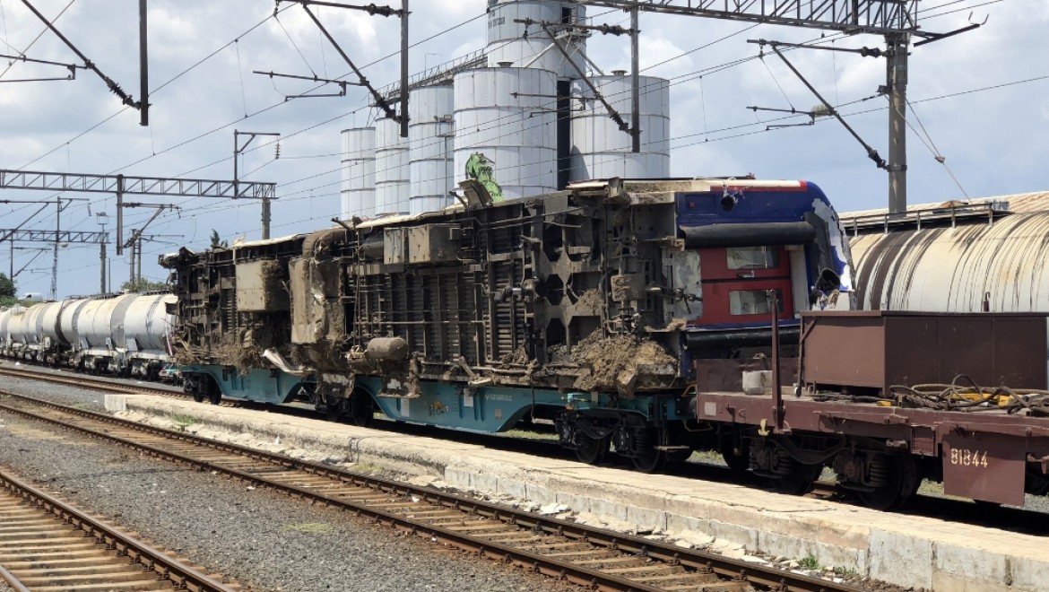 Kaza Yapan Trenin Vagonları Kaldırılıyor