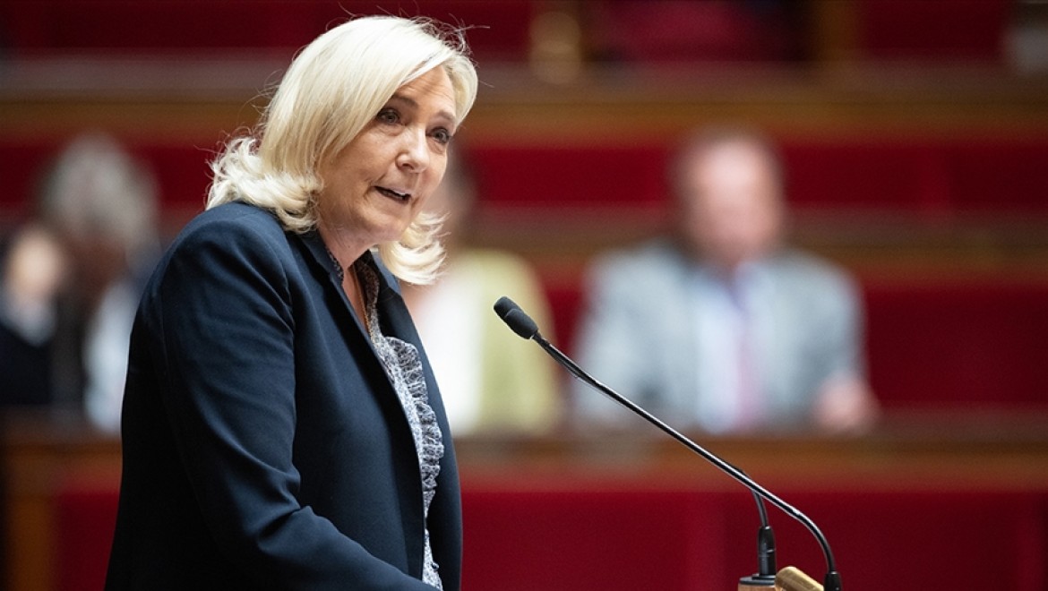 Le Pen, daha fazla cami kapatılmasını istedi