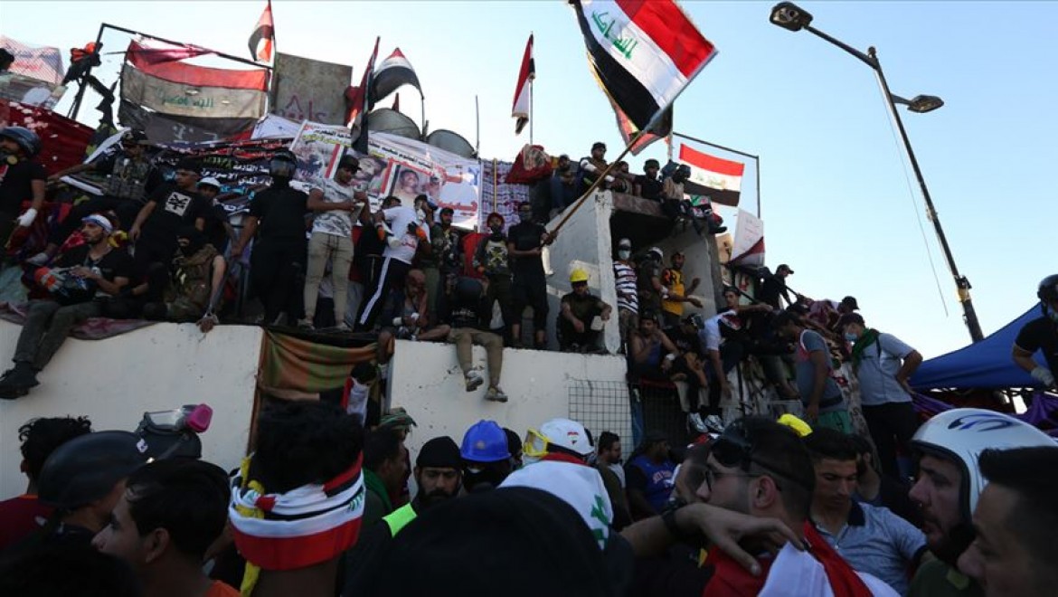 Sistani'nin hükümete çağrısı sonrası Bağdatlılar Tahrir Meydanı'na akın etti