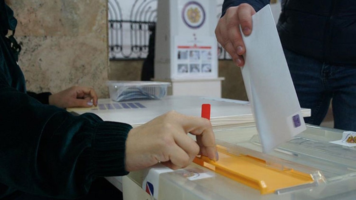 Ermenistan'da Karabağ hezimetinden sonra yarın parlamento seçimi için oy kullanılacak