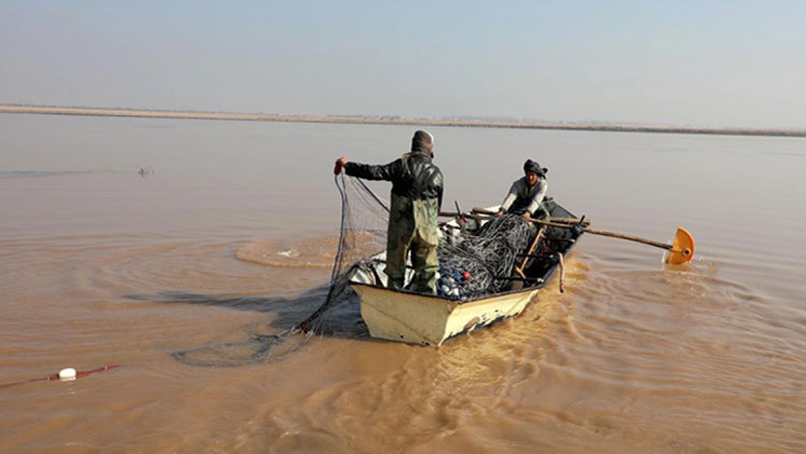 Denize kıyısı bulunmayan Afganistan'da Türkmenler geçimlerini balıkçılıkla sağlıyor