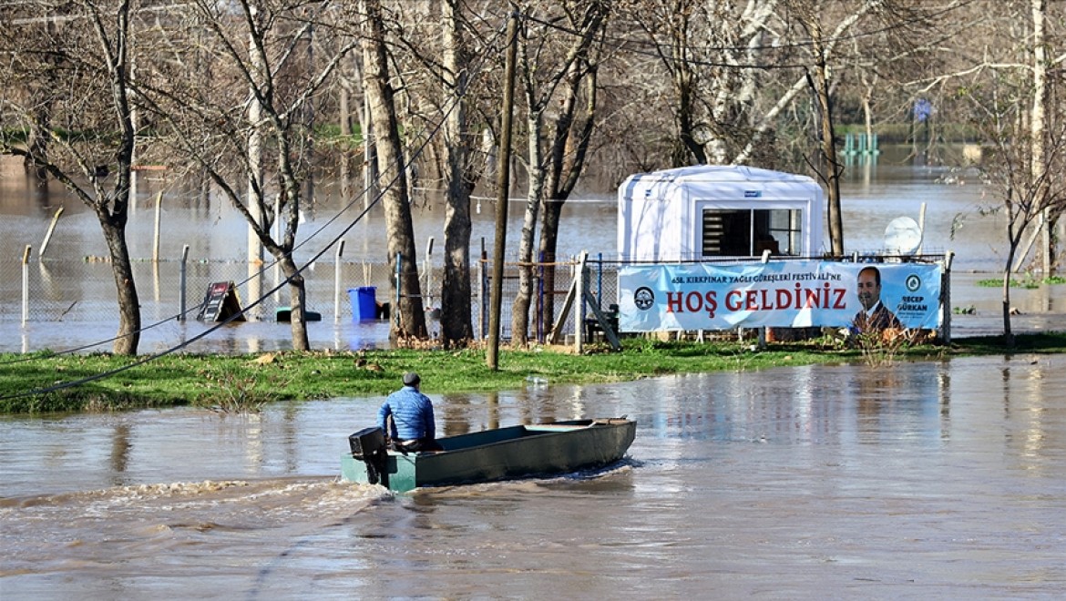 Tunca Nehri'nin taşmasıyla Kırkpınar Er Meydanı sular altında kaldı