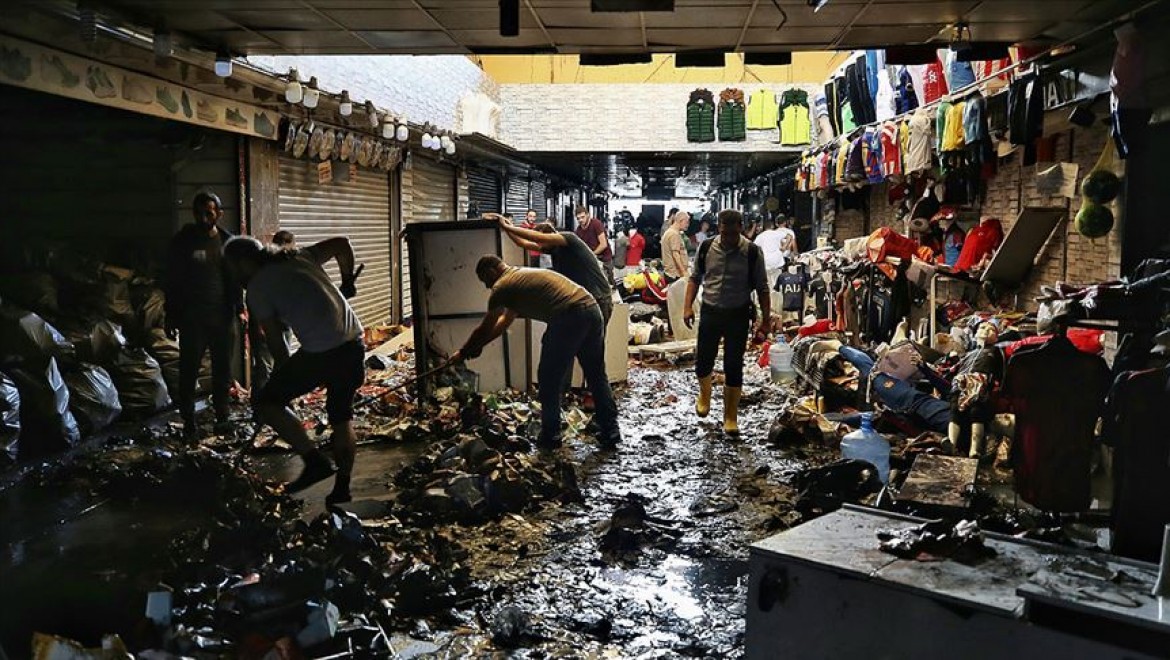 İstanbul'daki sağanağın ardından temizlik çalışmaları sürüyor