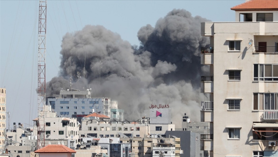 İsrail savaş uçakları AP ve Al Jazeera ofislerinin de bulunduğu binayı vurdu