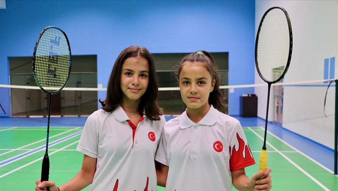 Badmintonun ikizleri ay yıldızlı formayla Avrupa'da raket sallayacak